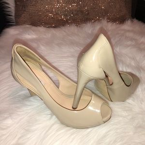 Peep-toe Guess heel